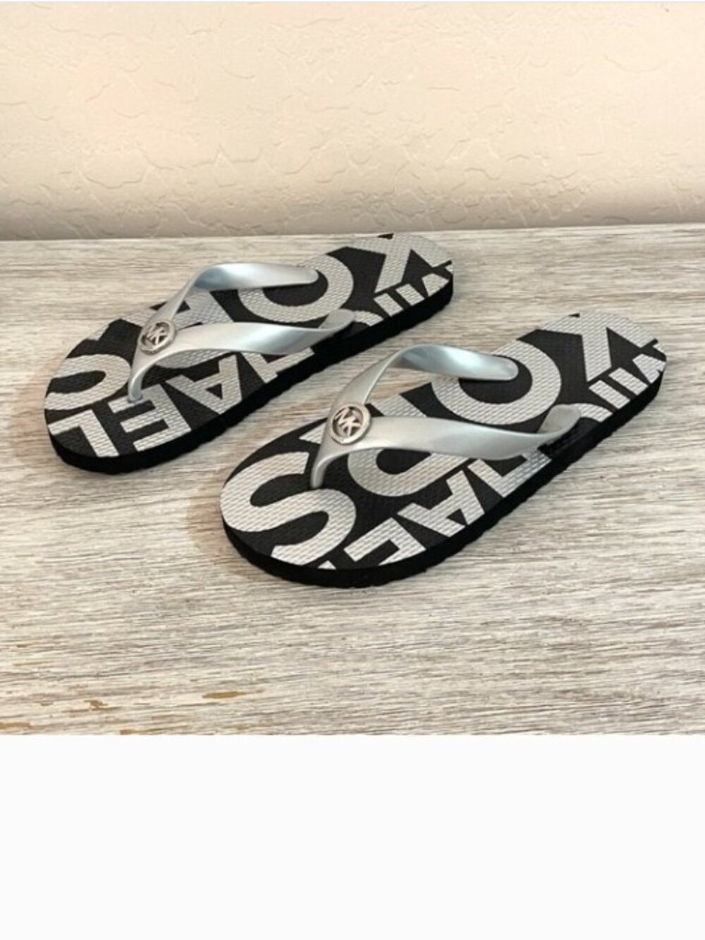 New Michael Kors Flip Flops Sandals Size 6 Thong Silver Black MK Logo
